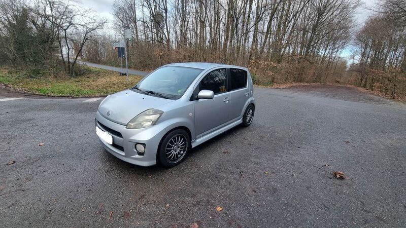 Silber Gebraucht 2007 Daihatsu Sirion Kleinwagen | 900 € (Guter Preis) - Bild 1/4