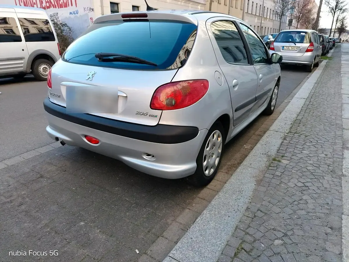 Gebraucht Peugeot 206 68 PS (50 kW) 2009 Silber Kleinwagen