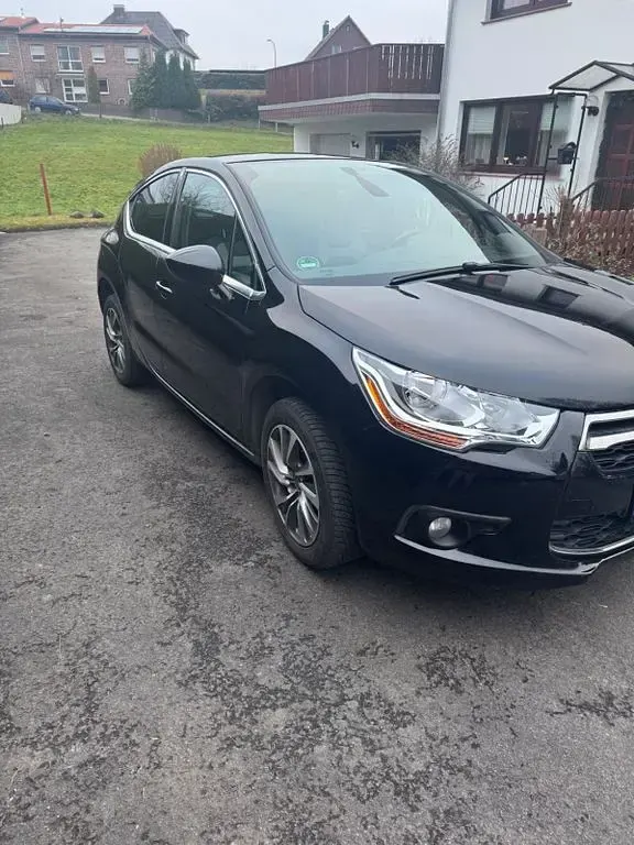 Gebraucht Citroën DS4 So Chic 120 PS (88 kW) 2013 Schwarz Kleinwagen