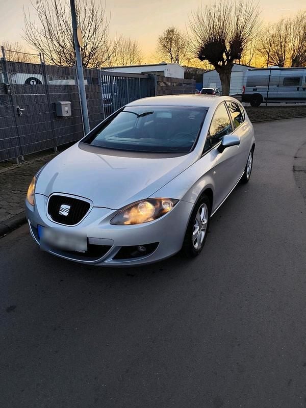 Silber Gebraucht 2007 Seat Leon Limousine | 3.850 € - Bild 1/4