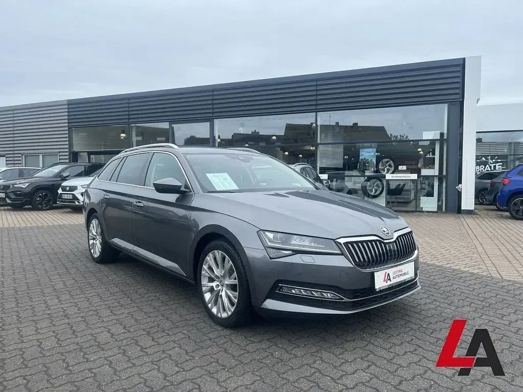 Gebraucht Skoda Superb Style 150 PS (110 kW) 2022 Grau Kombi
