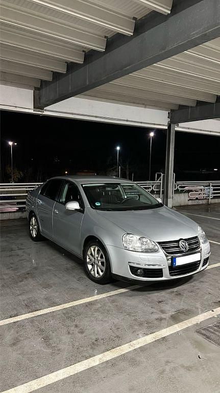 Silber Gebraucht 2010 VW Jetta Freestyle Limousine | 3.500 € (Guter Preis) - Bild 1/4