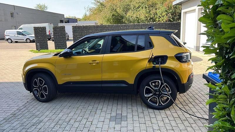 Gebraucht Jeep Avenger EV 114 kW (156 PS) 2023 Gelb SUV