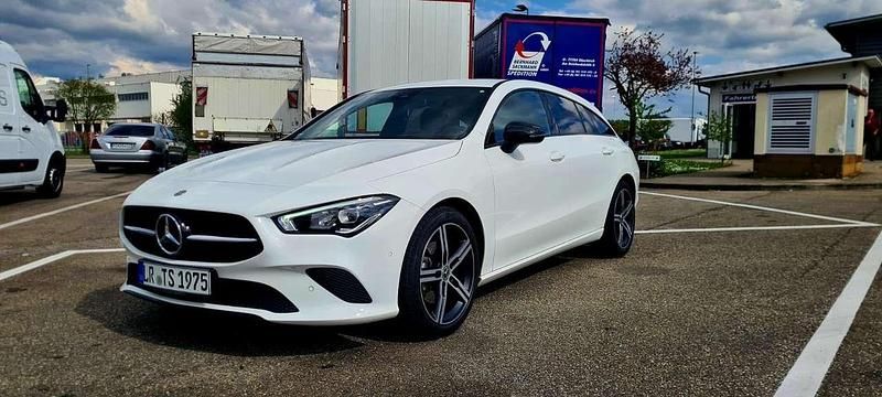 Weiß Gebraucht 2020 Mercedes CLA200 Kombi | 26.000 € (Etwas zu teuer) - Bild 1/4