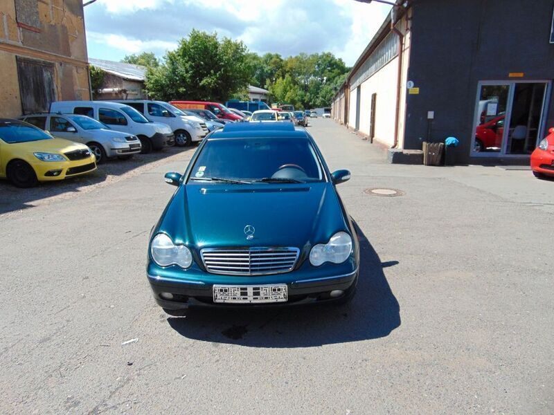 Grün Gebraucht 2003 Mercedes C200 Limousine | 2.499 € (Fairer Preis) - Bild 1/4