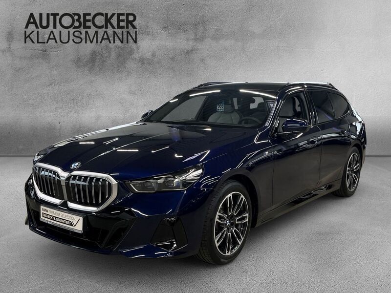 Tansanitblau ii metallic Gebraucht 2024 BMW 520 Comfort Edition Kombi | 57.228 € (Fairer Preis) - Bild 1/4