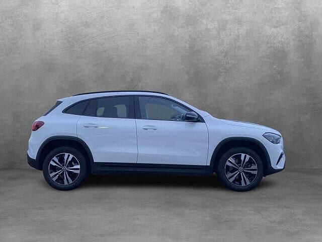 Gebraucht Mercedes GLA180 Progressive 136 PS (100 kW) 2024 Weiß SUV