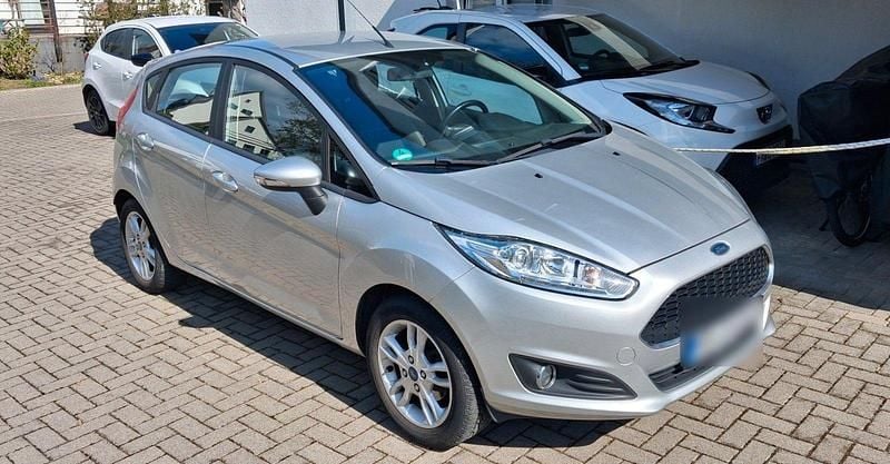 Gebraucht Ford Fiesta SYNC Edition 80 PS (58 kW) 2016 Silber Kleinwagen