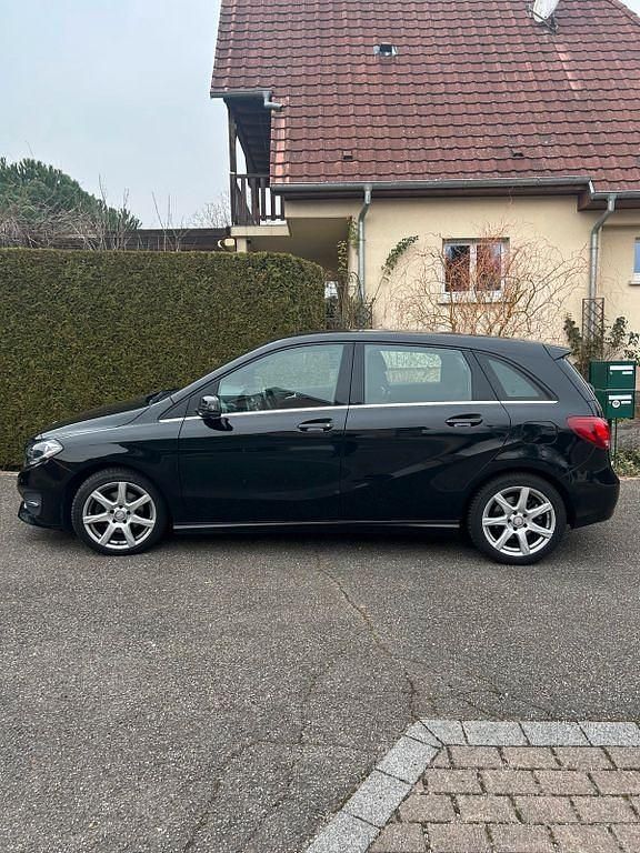 Gebraucht Mercedes B220 184 PS (135 kW) 2015 Schwarz Van / Kleinbus