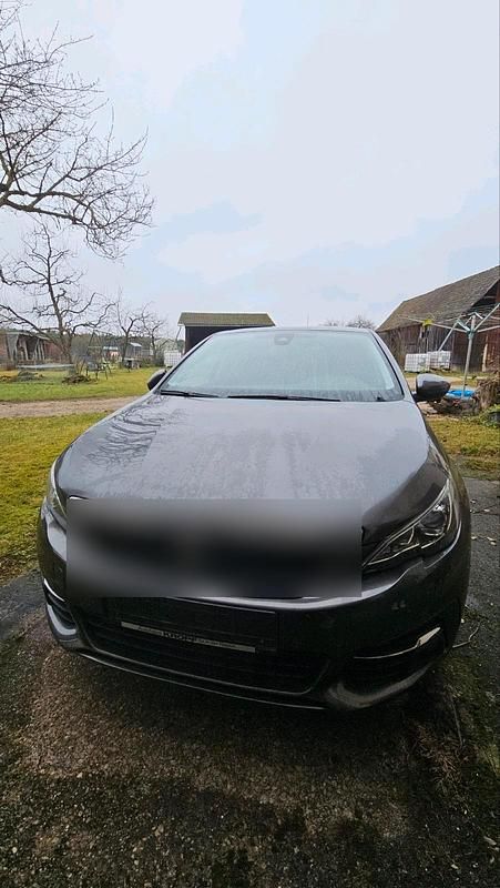 Gebraucht Peugeot 308 131 PS (96 kW) 2017 Grau Kleinwagen