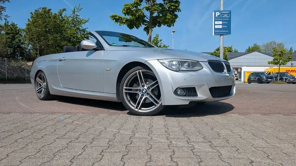 Gebraucht BMW 320 M Sport 163 PS (119 kW) 2011 Silber Cabrio