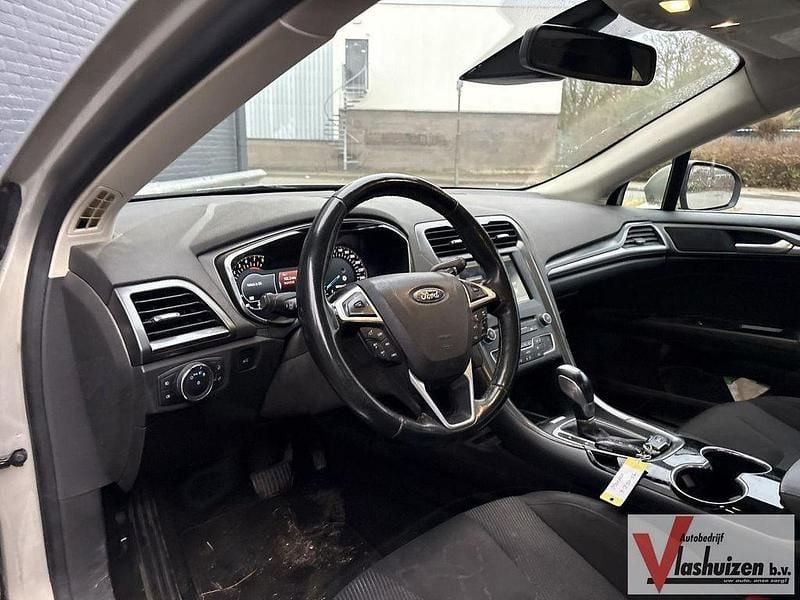 Gebraucht Ford Mondeo Titanium 160 PS (117 kW) 2015 Grau Limousine