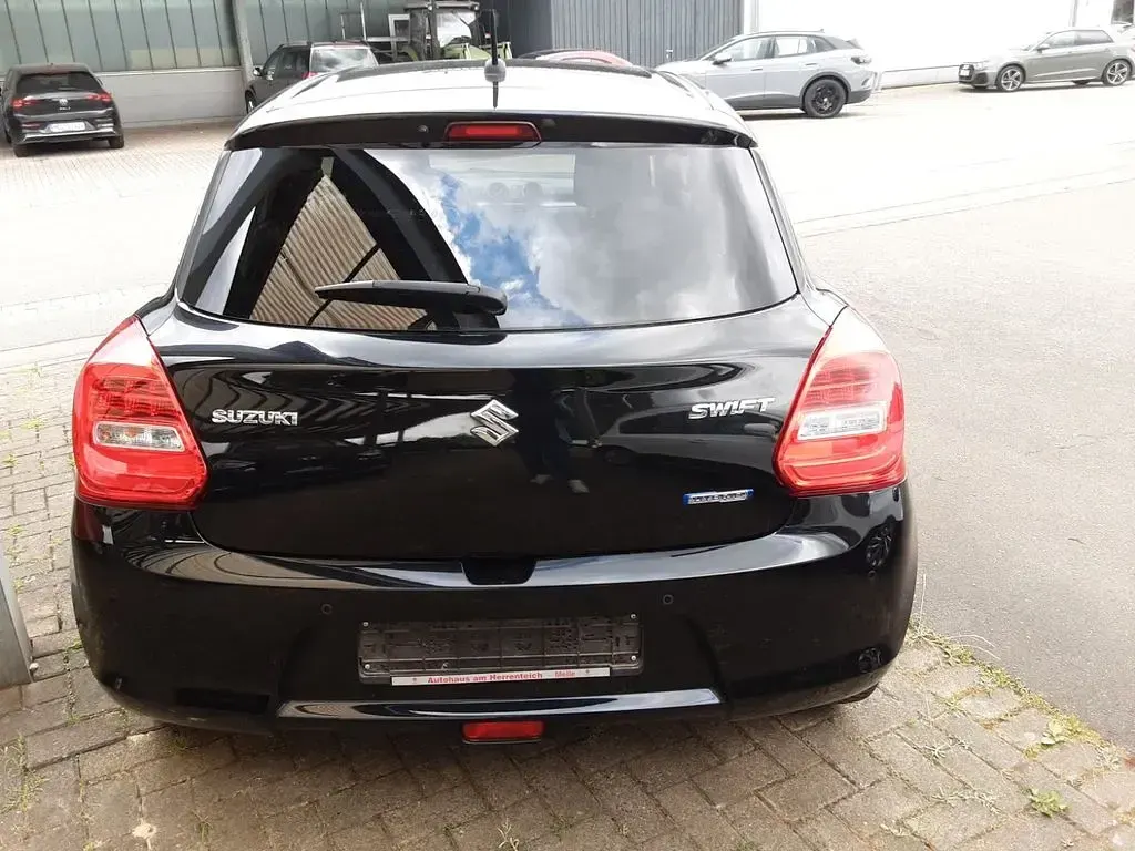 Gebraucht Suzuki Swift Comfort+ 83 PS (61 kW) 2022 Schwarz Kleinwagen
