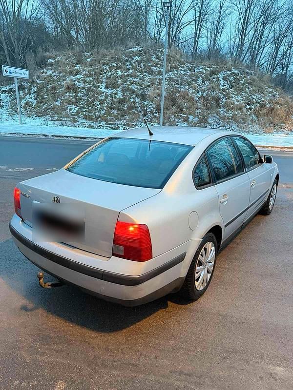 Gebraucht VW Passat 105 PS (77 kW) 1998 Grau Limousine