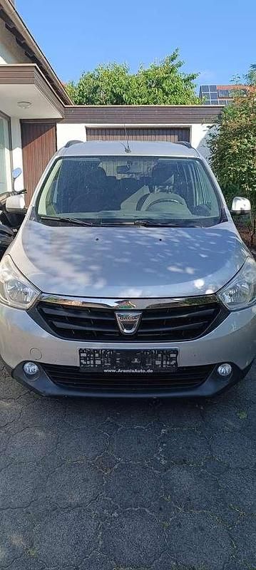 Silber Gebraucht 2014 Dacia Lodgy Lauréate Van / Kleinbus | 3.300 € - Bild 1/4