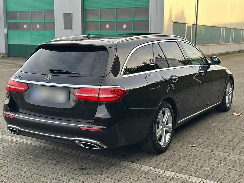 Gebraucht Mercedes E220 194 PS (142 kW) 2017 Schwarz Kombi