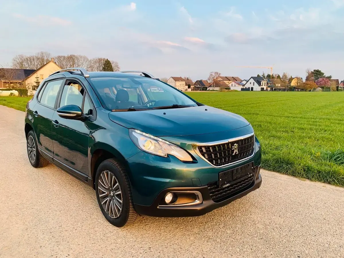 Gebraucht Peugeot 2008 110 PS (80 kW) 2019 Grün SUV