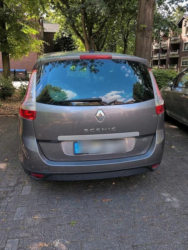 Gebraucht 2011 Renault Scénic III Bose Edition Van / Kleinbus | 2.999 € (Etwas zu teuer) - Bild 1/4