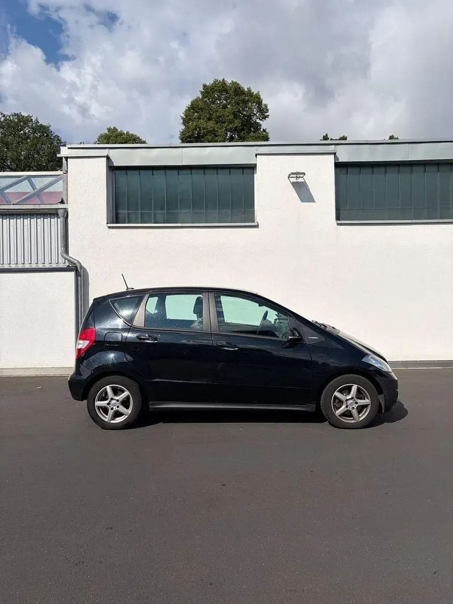 Gebraucht Mercedes A160 Avantgarde 95 PS (69 kW) 2011 Schwarz Kleinwagen