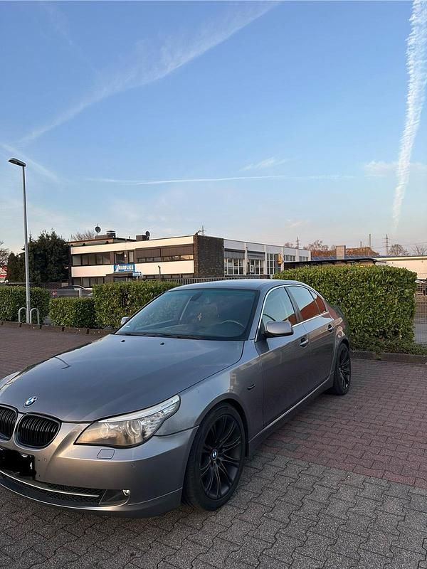 Gebraucht BMW 530 248 PS (182 kW) 2008 Grau Limousine