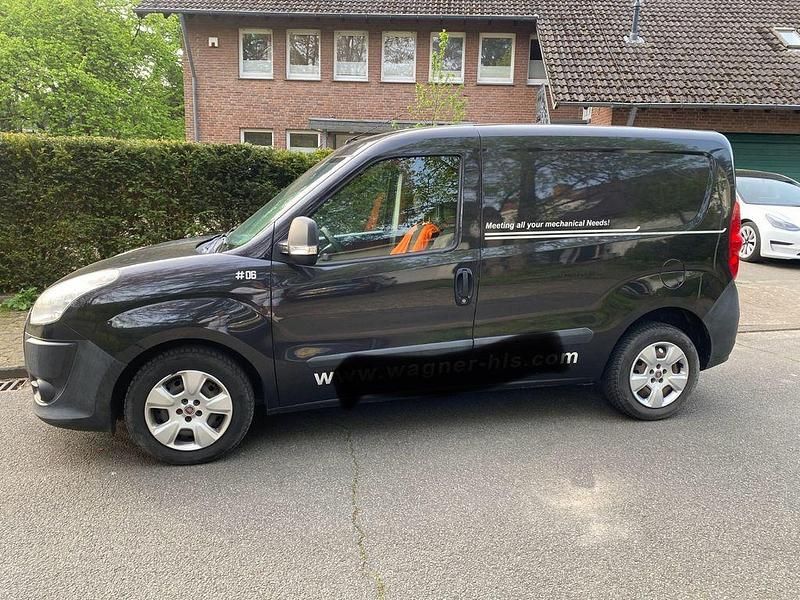Schwarz Gebraucht 2013 Fiat Doblò Van / Kleinbus | 4.000 € (Guter Preis) - Bild 1/3