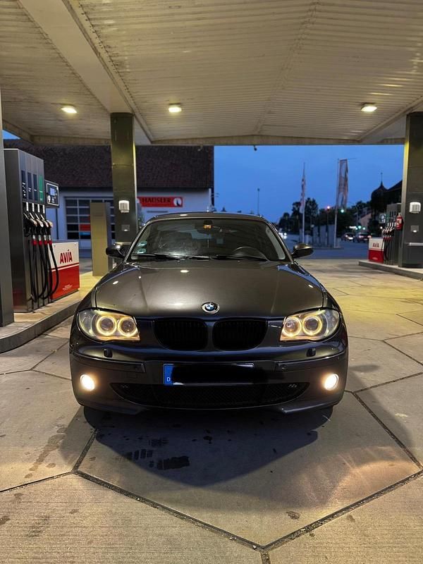 Grau Gebraucht 2005 BMW 120 Kleinwagen | 2.200 € (Superpreis) - Bild 1/4
