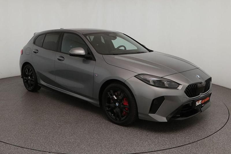 Grau Gebraucht 2025 BMW 120 M Sport Kleinwagen | 34.949 € (Teuer) - Bild 1/4