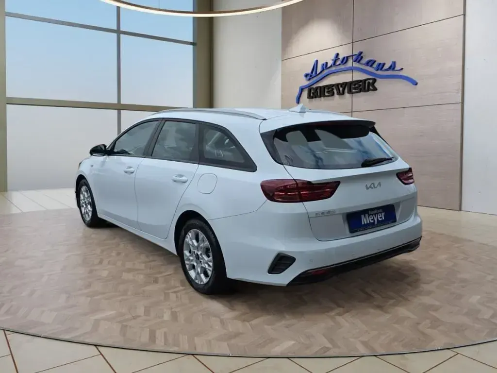 Gebraucht Kia Ceed 120 PS (88 kW) 2023 Weiß Kleinwagen