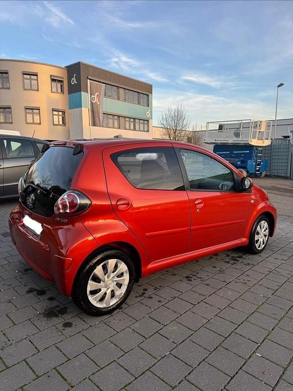 Gebraucht Toyota Aygo 68 PS (50 kW) 2013 Orange Kleinwagen