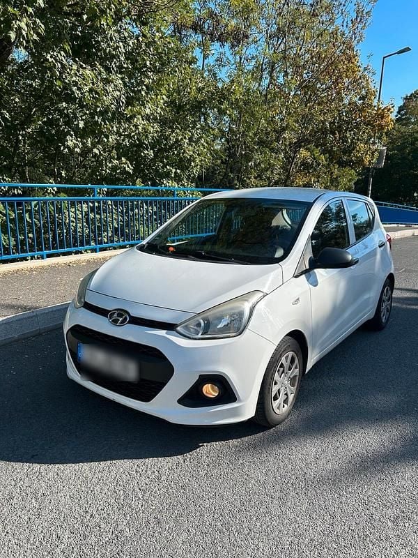 Weiß Gebraucht 2015 Hyundai i10 Kleinwagen | 4.200 € (Guter Preis) - Bild 1/4