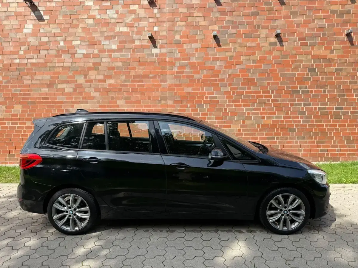Gebraucht BMW 220 Advantage 190 PS (139 kW) 2018 Schwarz Van / Kleinbus