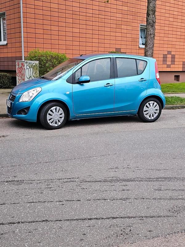 Gebraucht Suzuki Splash 68 PS (50 kW) 2013 Blau Kleinwagen
