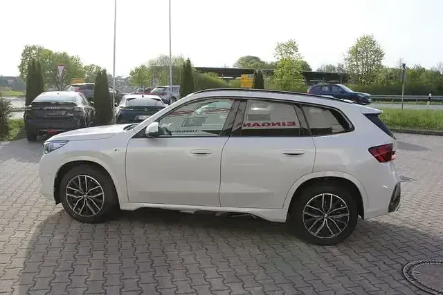 Gebraucht BMW X1 M Sport 163 PS (119 kW) 2024 Weiß SUV