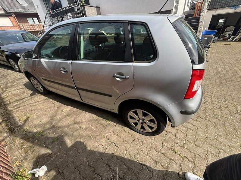 Gebraucht VW Polo 69 PS (50 kW) 2002 Grau Kleinwagen