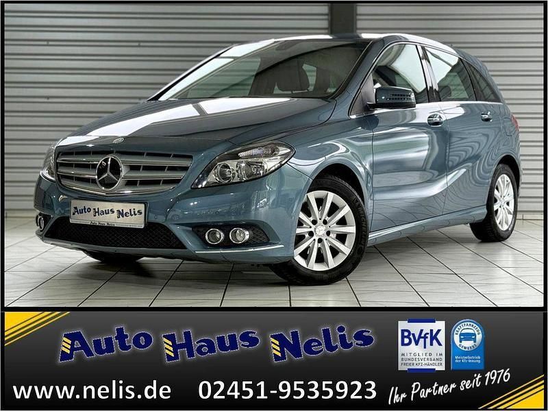 Blau Gebraucht 2014 Mercedes B180 Van / Kleinbus | 16.990 € (Teuer) - Bild 1/4