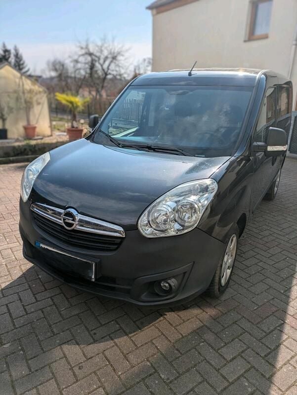 Schwarz Gebraucht 2017 Opel Combo Van / Kleinbus | 5.900 € (Guter Preis) - Bild 1/4