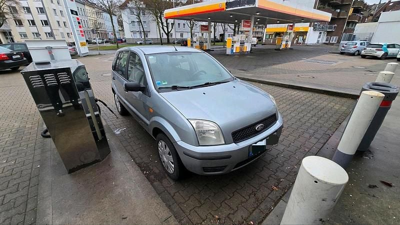 Silber Gebraucht 2005 Ford Fusion Limousine | 2.400 € (Teuer) - Bild 1/4