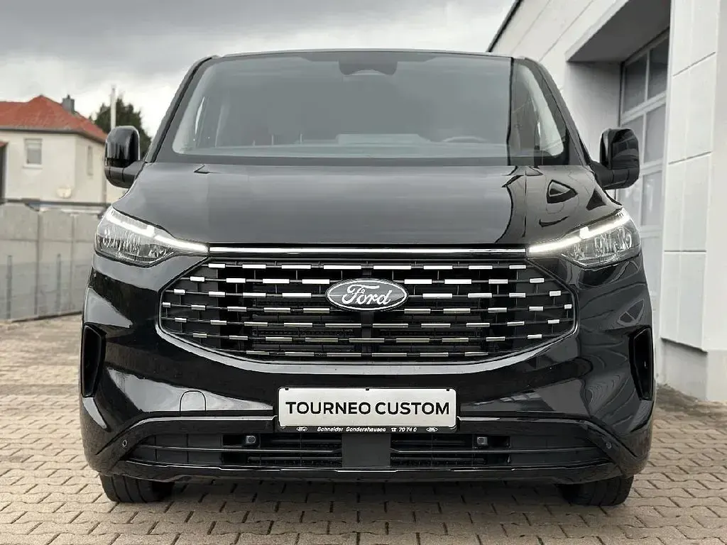 Gebraucht Ford Tourneo Titanium 136 PS (100 kW) 2025 Schwarz Van / Kleinbus