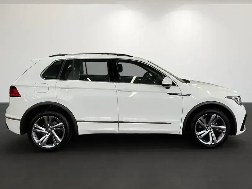 Gebraucht VW Tiguan R-line 150 PS (110 kW) 2024 Pure white SUV