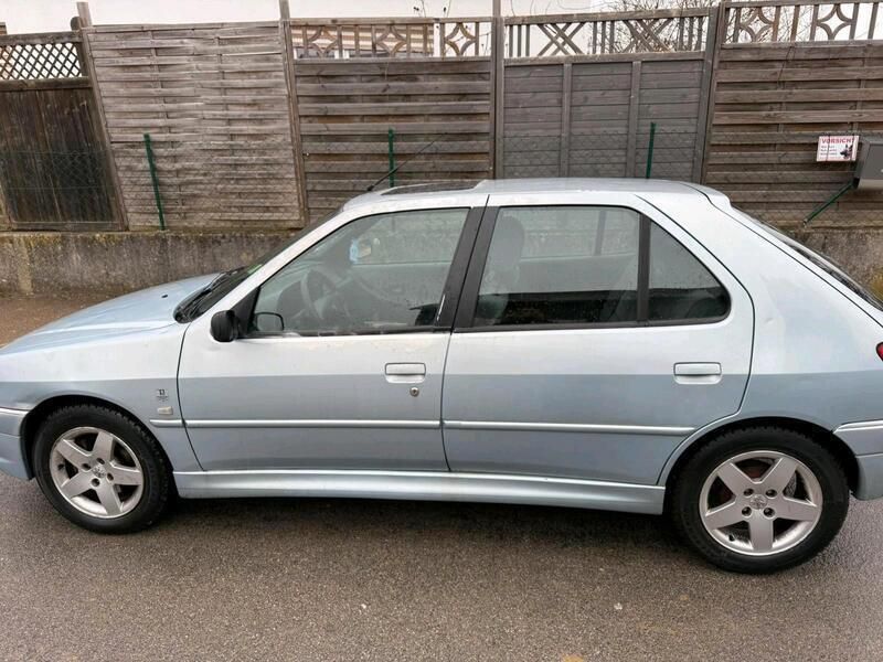 Grau Gebraucht 2000 Peugeot 306 Kleinwagen | 500 € - Bild 1/4