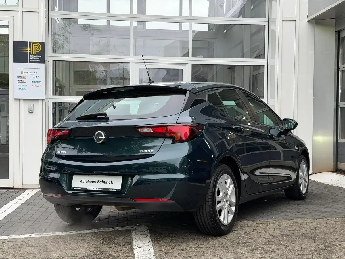 Używany Opel Astra 125 KM (91 kW) 2017 Zielony Sedan/Limuzyna