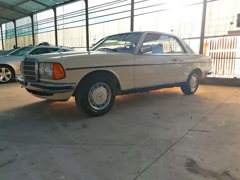 Gebraucht Mercedes 280 185 PS (136 kW) 1979 Beige