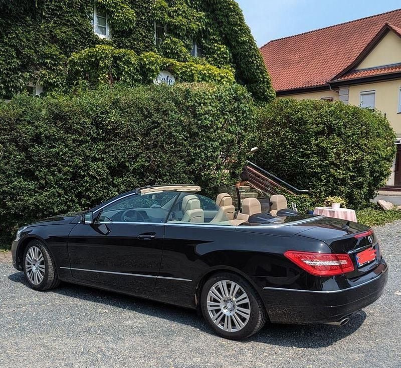 Schwarz Gebraucht 2012 Mercedes E220 Cabrio | 14.100 € (Fairer Preis) - Bild 1/4