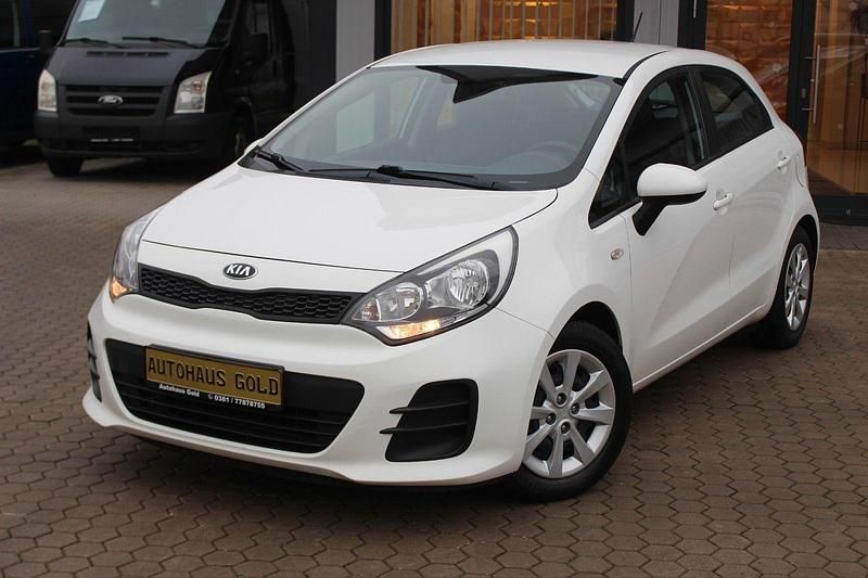 Second-hand Kia Rio 84 CP (61 kW) 2017 Alb Hatchback