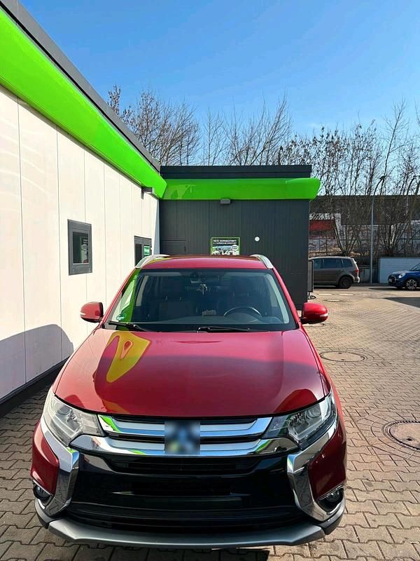 Gebraucht Mitsubishi Outlander 150 PS (110 kW) 2016 Rot SUV