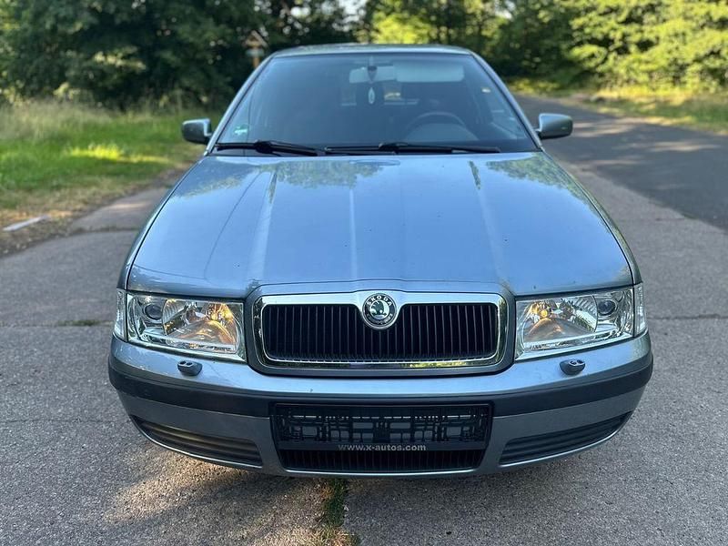 Grau Gebraucht 2004 Skoda Octavia Ambiente Kombi | 4.480 € (Teuer) - Bild 1/4