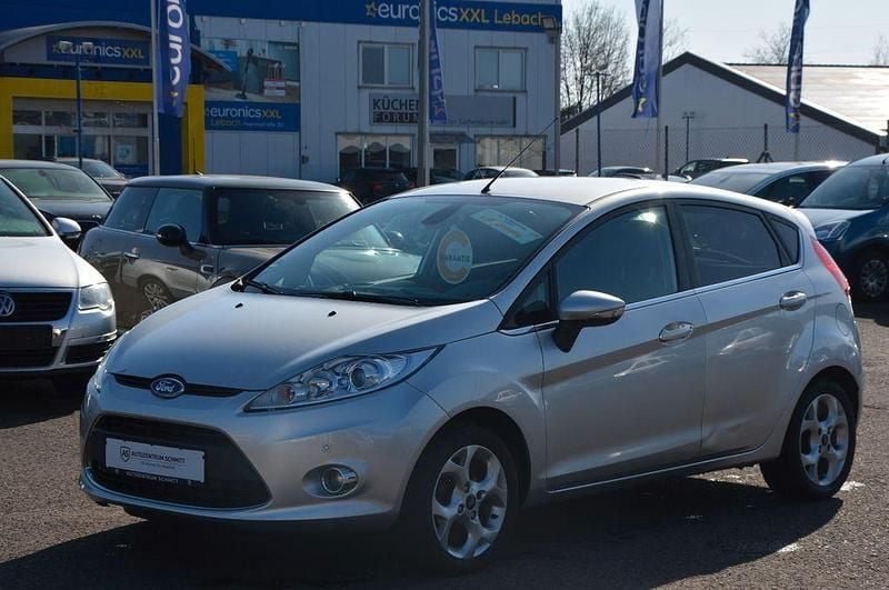 Gebraucht Ford Fiesta Titanium 82 PS (60 kW) 2010 Grau Kleinwagen