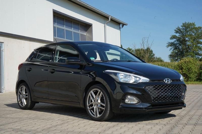 Schwarz Gebraucht 2020 Hyundai i20 Active Kleinwagen | 13.500 € (Fairer Preis) - Bild 1/4