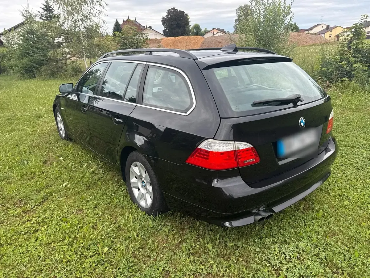 Gebraucht BMW 523 190 PS (139 kW) 2009 Schwarz Kombi