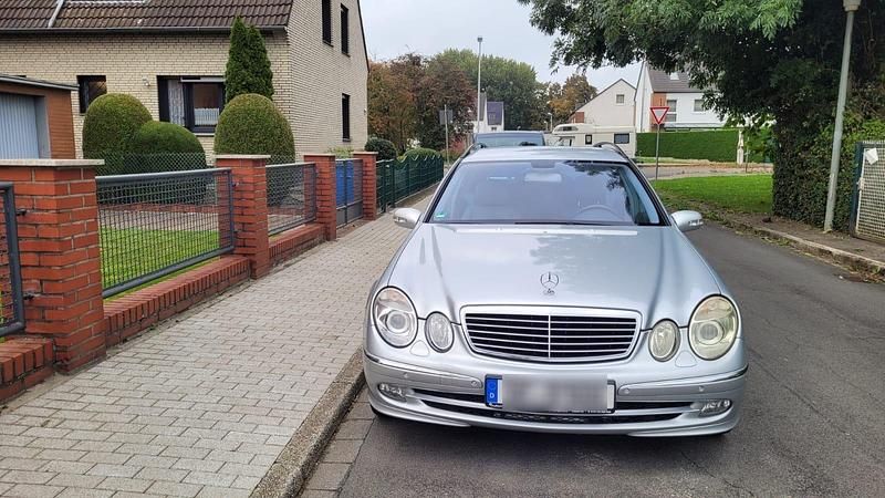 Silber Gebraucht 2005 Mercedes E500 Kombi | 7.800 € (Superpreis) - Bild 1/4